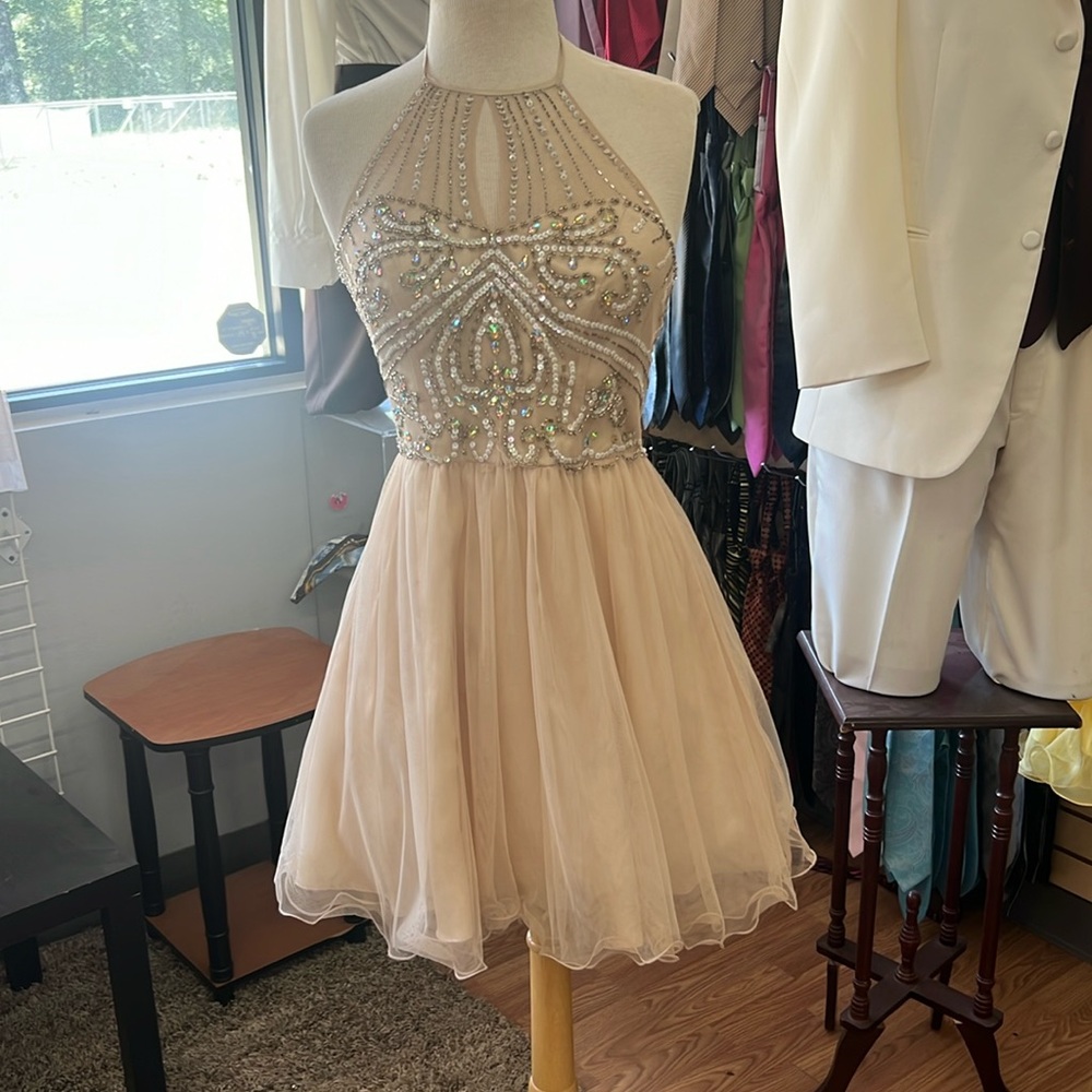 Masquerade, Size 7/8, Short Champagne Tulle Homecoming/Cocktail/Formal Dress